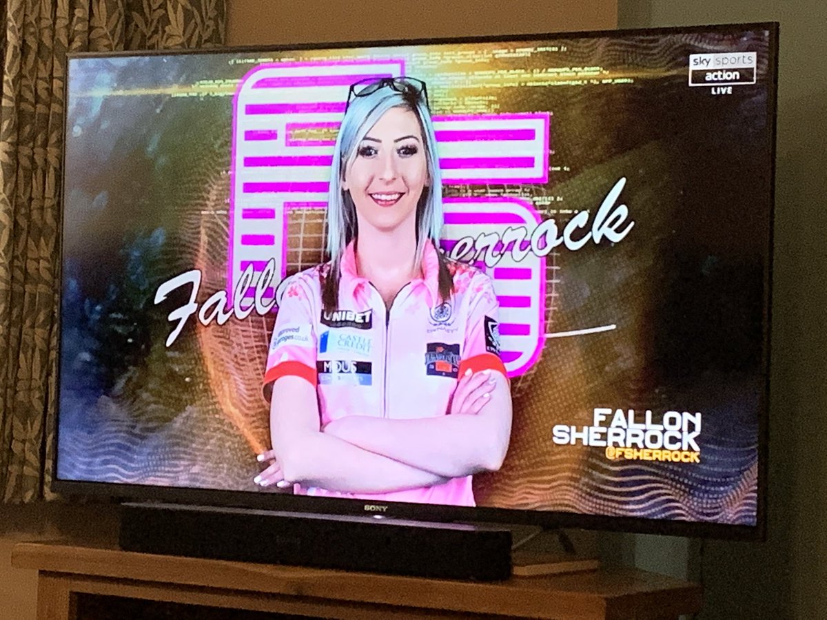 JRTerrier24's tweet photo. Well done, @Fsherrock!! To get a draw against @Duzza180 on any circumstance is just incredible!! Full credit to Duzza for not blaming the @nottinghamarena crowd as well.😄😎👍🎯💗👸🏼🏹💞 #Fallon #FallonVDuzza #PremierLeagueDarts #PLDarts #QueenOfThePalace #SherrockOfNottingham https://t.co/jXXj4ZxiZW