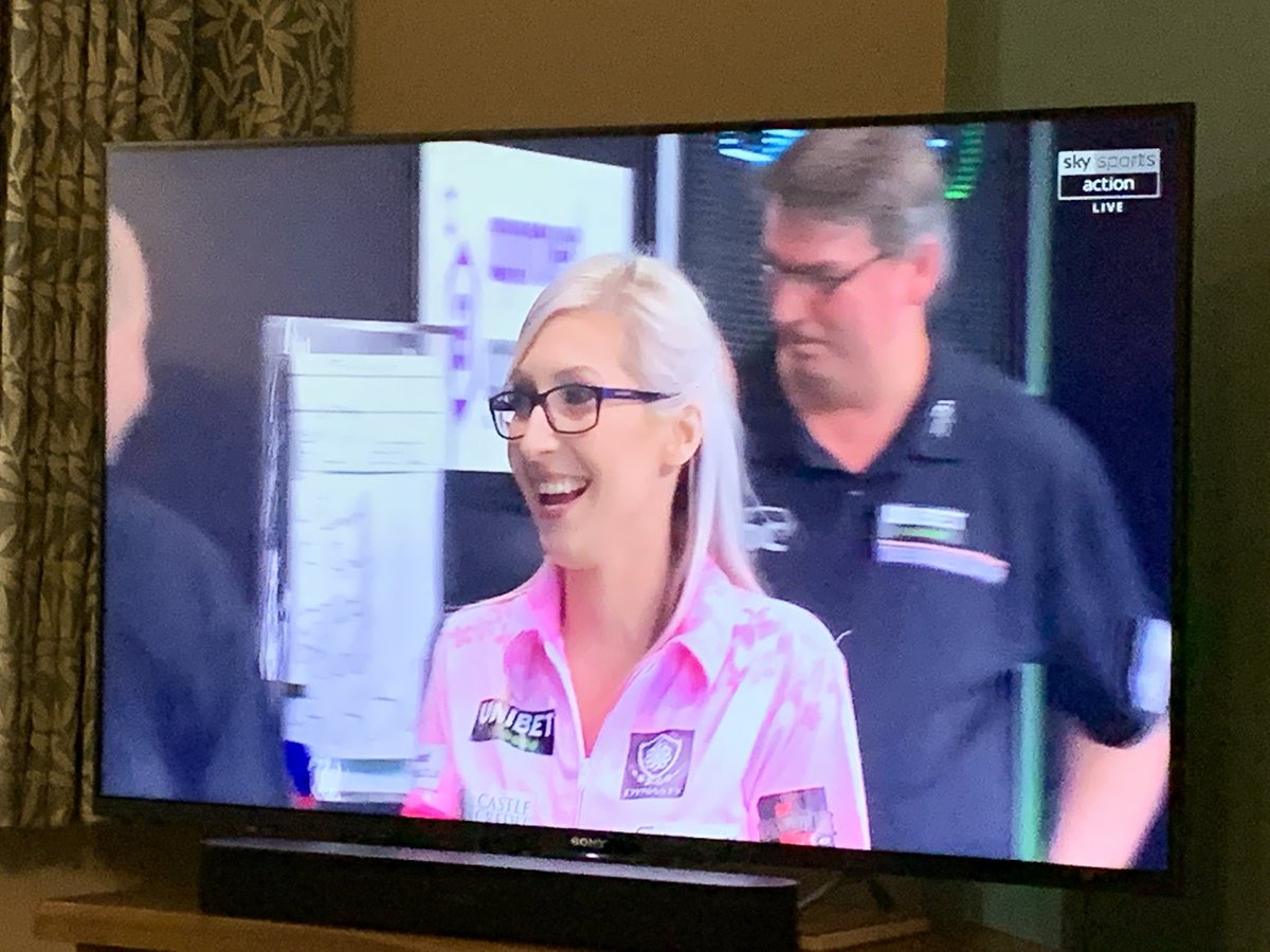 JRTerrier24's tweet photo. Well done, @Fsherrock!! To get a draw against @Duzza180 on any circumstance is just incredible!! Full credit to Duzza for not blaming the @nottinghamarena crowd as well.😄😎👍🎯💗👸🏼🏹💞 #Fallon #FallonVDuzza #PremierLeagueDarts #PLDarts #QueenOfThePalace #SherrockOfNottingham https://t.co/jXXj4ZxiZW