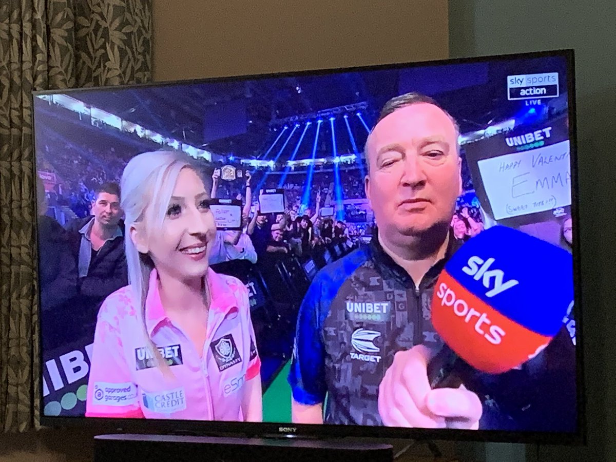 JRTerrier24's tweet photo. Well done, @Fsherrock!! To get a draw against @Duzza180 on any circumstance is just incredible!! Full credit to Duzza for not blaming the @nottinghamarena crowd as well.😄😎👍🎯💗👸🏼🏹💞 #Fallon #FallonVDuzza #PremierLeagueDarts #PLDarts #QueenOfThePalace #SherrockOfNottingham https://t.co/jXXj4ZxiZW