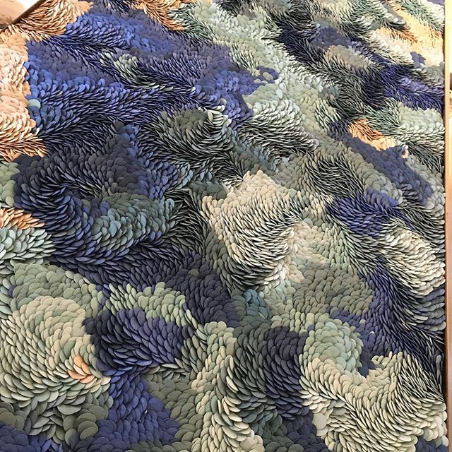 FenellaElms's tweet photo. Sunlight on another angle.
.
#porcelain #flow #ceramic #ceramics #ceramicsculpture #wallpanel #greens #blues #seascape #swish #britishceramics https://t.co/dllu2D6UaA https://t.co/HUzEsZs18U
