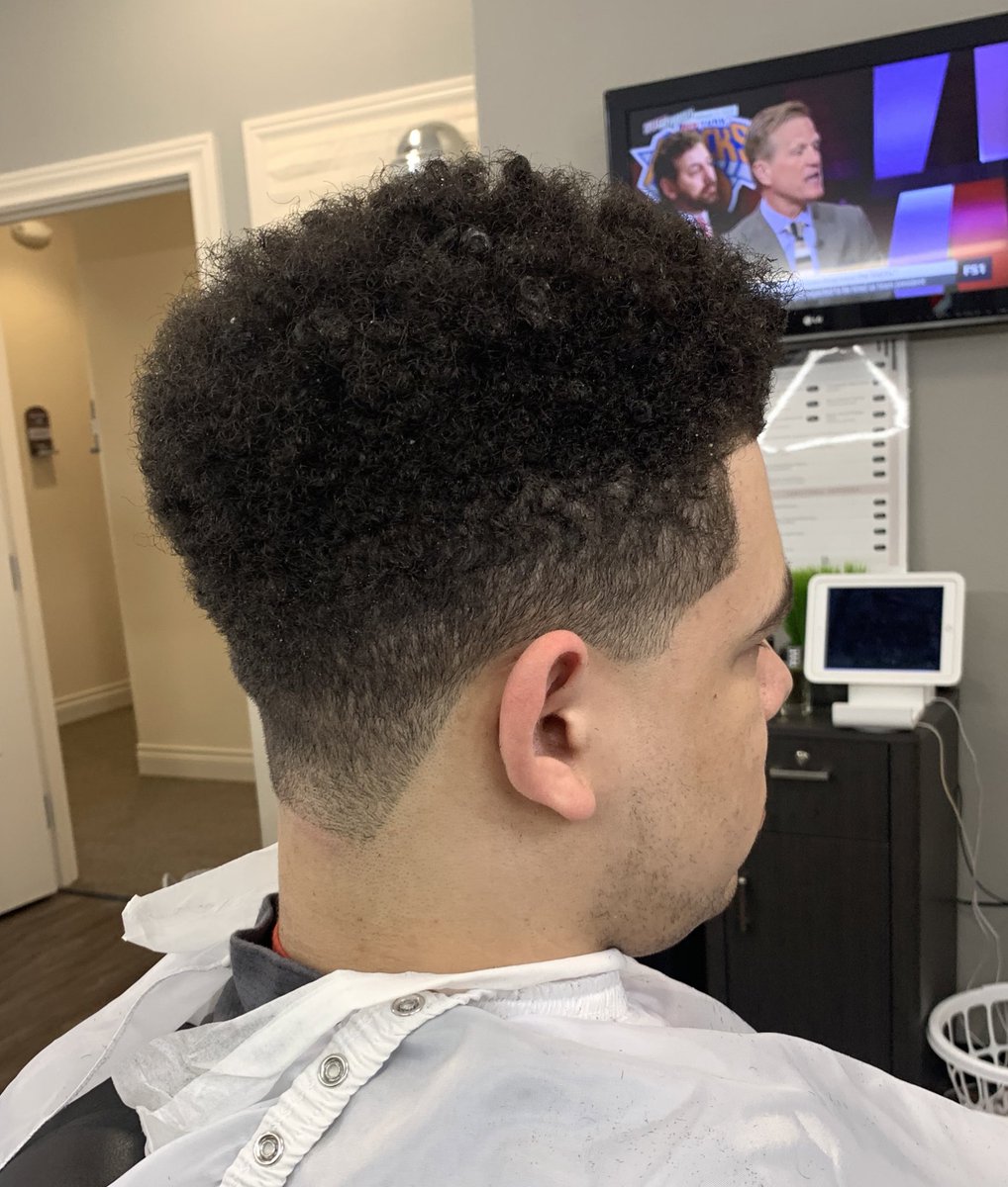 100kzaycutz's tweet photo. Let’s get it in ✅🤝 #barbertube #6thstreet #sxsw #austintexas #atxbarbers #roundrock #therichbarbercompany #curlsponge #waves #360swimming #barbershopconnect #barbervision #100kzaycutz #cedarparktx #clippersonsteroids #sxswaustin #moneymission #highquality #grindhard #barberlife https://t.co/G2SWXiBQcv