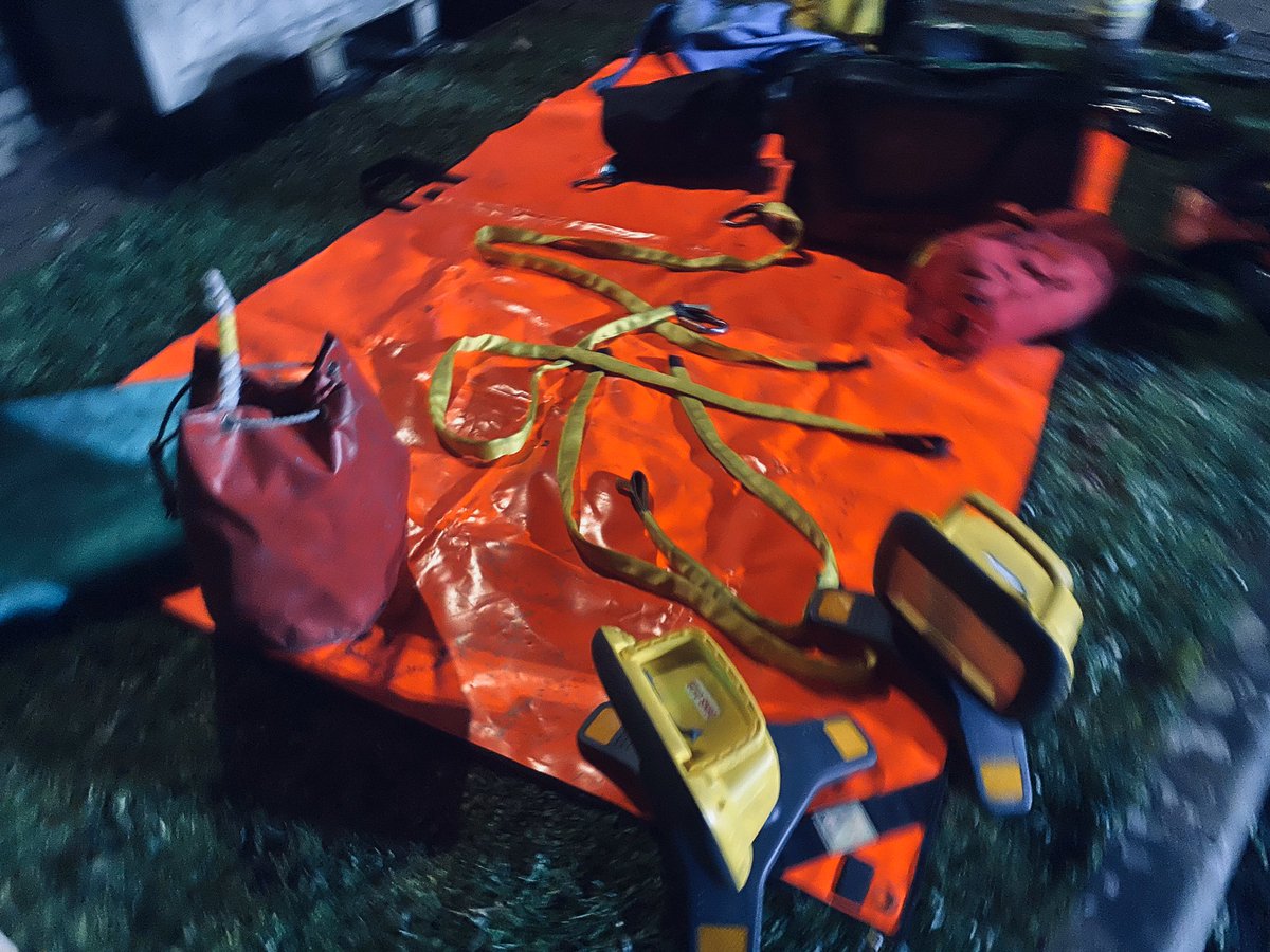 HWFireWchurch's tweet image. TRAINING: Tonight we set up and tested our Safe Working at Height (SWAH) equipment. It’s always good to get the kit out and remind ourselves how it goes together. Never know when we need to use it for real! #realistictraining #dontfall