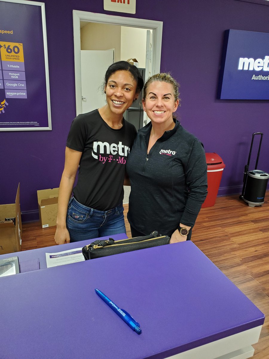 CHueser's tweet photo. Y'all this girl is moving to AZ and we are sure going to miss her in Johnson City! She gives impeccable customer satisfaction and is a sales ROCK STAR! #TEAMTN #GLRPride #RockyTopRocks #TEAMMorgan https://t.co/nWueeNRyE7