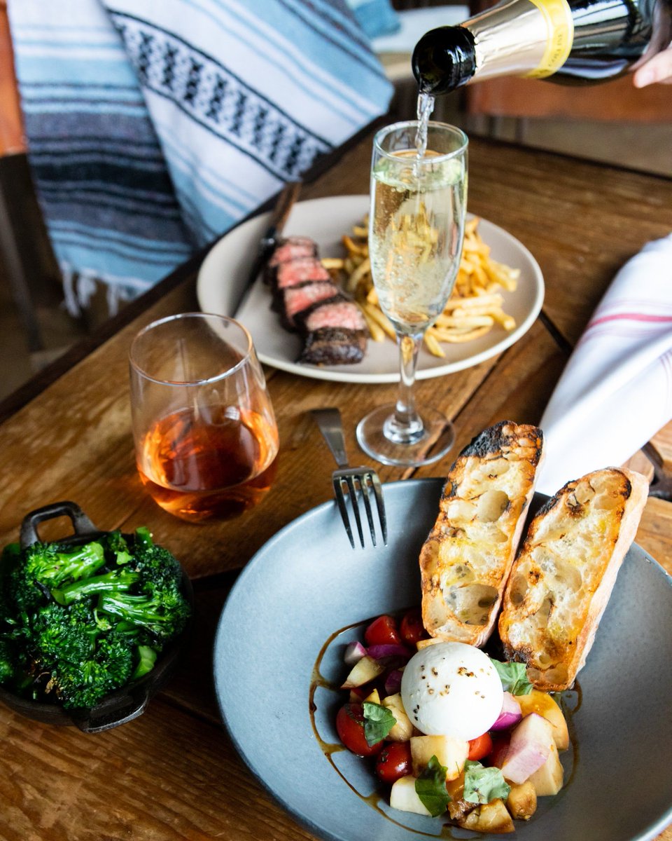 contigoaustin's tweet image. Less fuss, more flavor. Make your Valentine's Day something to remember at Contigo! 🍾