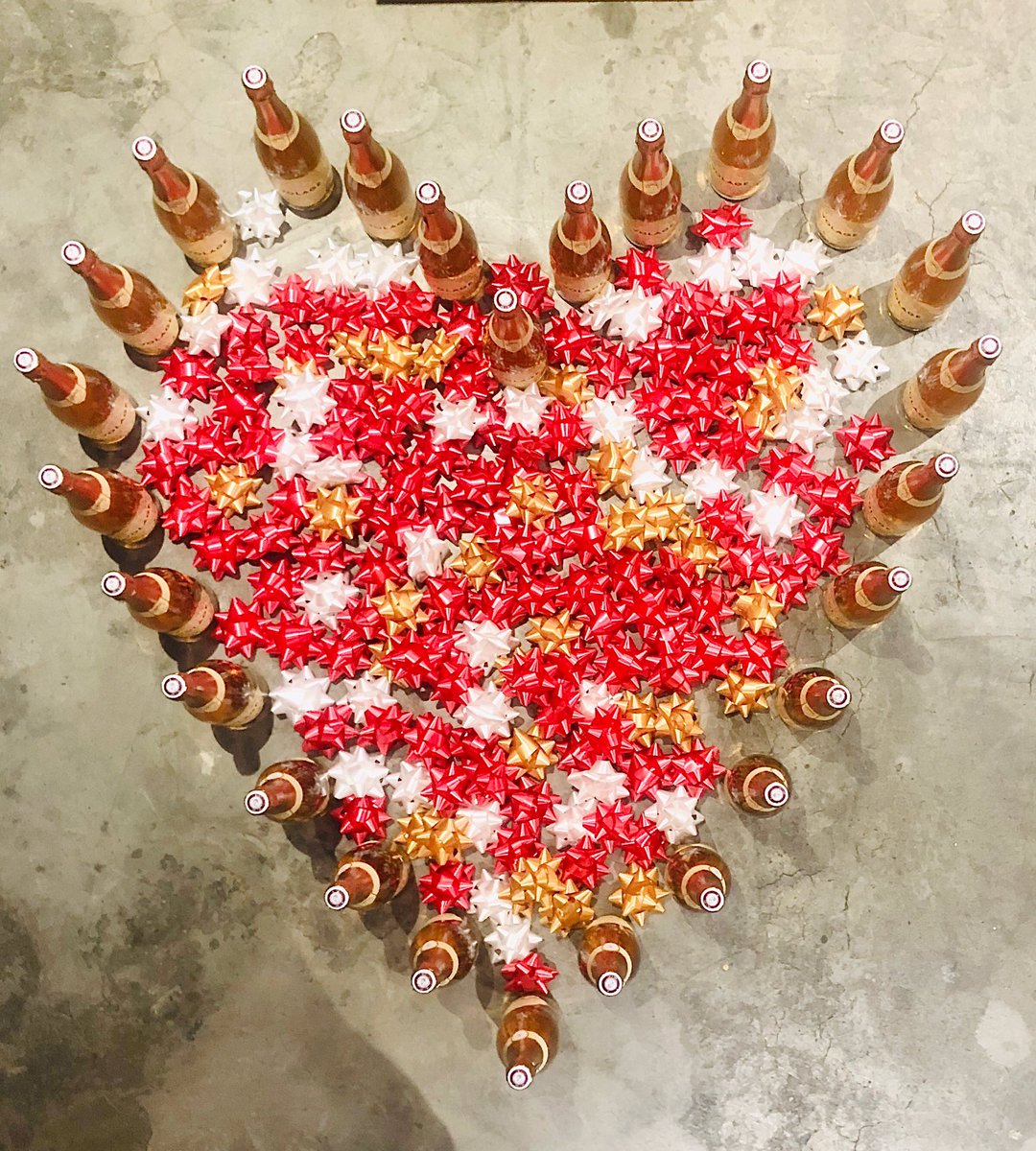 ❤️Love is in the Air! Celebrate #ValentinesDay w/ ‘Volage Crémant de Loire Rosé Brut.’ Delivers fresh strawberry 🍓&amp; floral aromas w/ juicy raspberry notes  &amp; minerality on the finish. Perfect for date night &amp; pairs well w/ seafood 🦞. 10% off on #ValentinesDay ❤️🥂