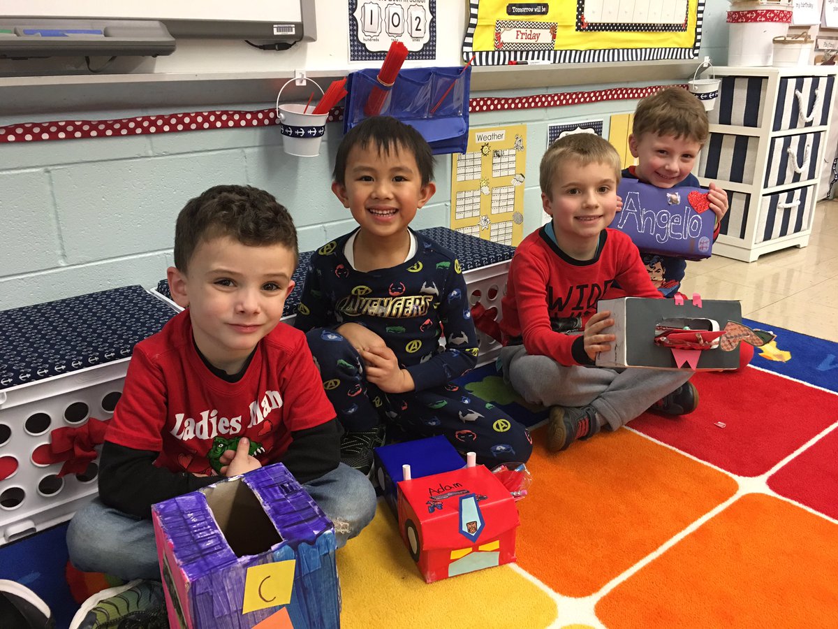 HammelJill's tweet photo. What a special day! Our hearts 💕-- and our mailboxes 📬-- are full. #FullDayKFriends #JoyfulClassroom https://t.co/0Yvbh0oCdq