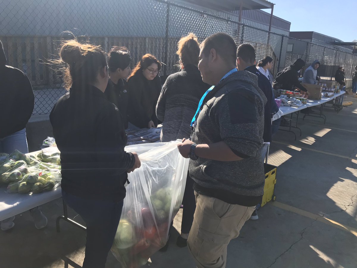BVCoog13's tweet image. @AustinMustangs @HISD_ATMP students giving back today at the school market. Leaders on campus and their community 💪🏽💪🏽 @AHSWraparound #ATMP #AscendingToMen #ATMProject #service