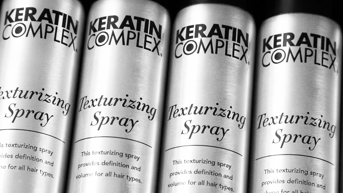 KeratinComplex's tweet photo. Weightless body and bounce with all-day hold. Plus, it smells HEAVENLY.
.
Shop this must-have #texturizingspray today! https://t.co/HFsY2pdARE