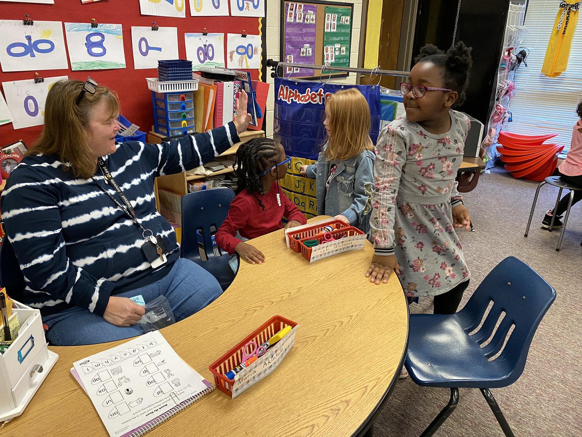 Blair Ivey (@blairhivey) on Twitter photo Our incredibly talented Kindergarten teachers <a href="/MsLorenKelly/">Loren Kelly</a> <a href="/debchrz/">Debbie</a> working in small guided reading groups to build AWEsome readers for life! <a href="/bakerelembears/">Baker Elementary</a> Our incredibly talented Kindergarten teachers <a href="/MsLorenKelly/">Loren Kelly</a> <a href="/debchrz/">Debbie</a> working in small guided reading groups to build AWEsome readers for life! <a href="/bakerelembears/">Baker Elementary</a>