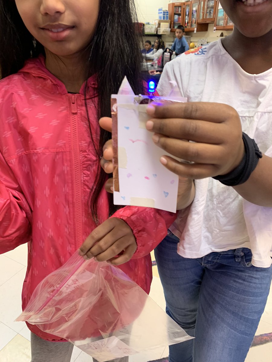 DWalczyk_FTPS's tweet image. A few of our finished paper circuit projects! #STEAM #futurereadynj @FPS_FTPSchools @Science_FTPS