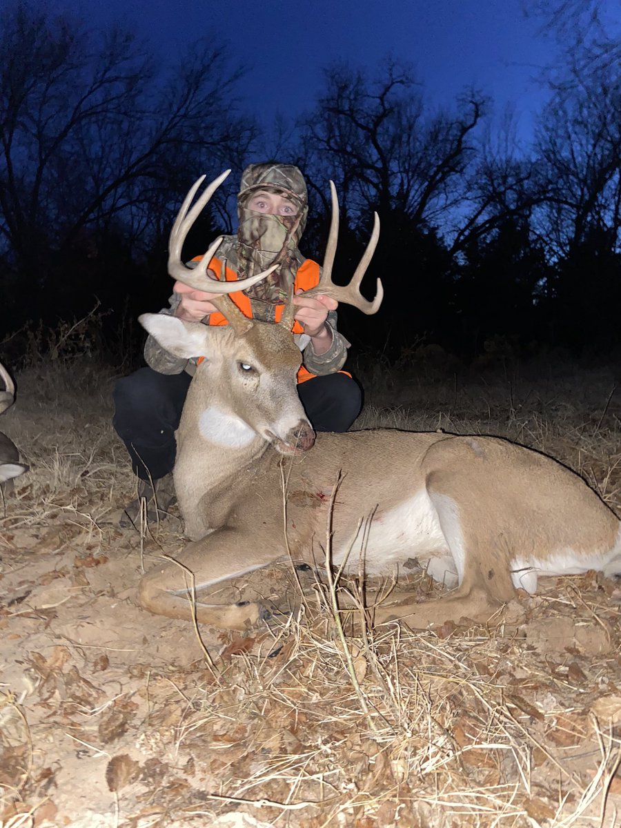 Grandpas_Place1's tweet photo. RT @HuntPublicLands: A really nice 9 point from @JarrettCadeTaut in southern Oklahoma! Love to see our youth going out and enjoying the outdoors, thanks for the submission! #deer #deerhunting #hunting #9point #Oklahoma #OK https://t.co/r1MzNUjTrQ