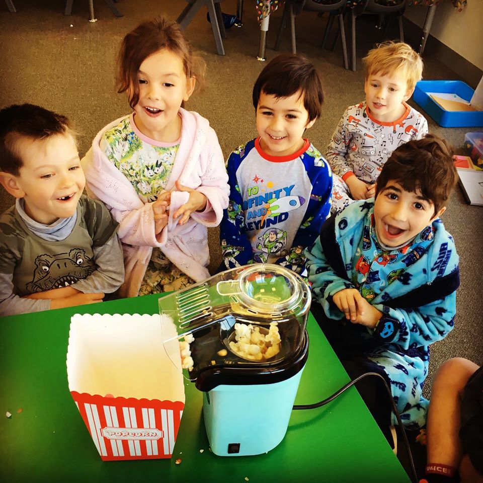 lrc_aus's tweet photo. Kids have lots of fun learning at Learningland 4 Kids, like the time when this group learned about the letter P while POPPING POPCORN in their PYJAMAS! 😊 

👉 https://t.co/xNhWFoNV28

#EarlyChildhoodEducation #HandsOnLearning #MultisensoryLiteracy #Phonics #Melbourne https://t.co/wlLuCvqnYv
