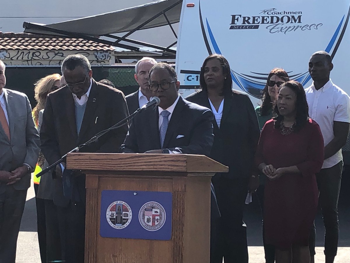 Supv ⁦<a href="/mridleythomas/">Mark Ridley-Thomas</a>⁩&amp;LACD9 Councilman ⁦<a href="/CurrenDPriceJr/">Curren D. Price, Jr.</a>⁩ delivers on added commitment to house homeless families w/newly dvlpd #SafeLandingBroadway in prtnshp w/ ⁦<a href="/StJosephCtr/">St. Joseph Center</a>⁩ <a href="/LACoPublicWorks/">LA County Public Works</a>⁩ ⁦<a href="/citylosangeles/">cityoflosangeles</a>⁩ ⁦<a href="/TrammellCrowCtr/">Trammell Crow Center</a>⁩ and others...