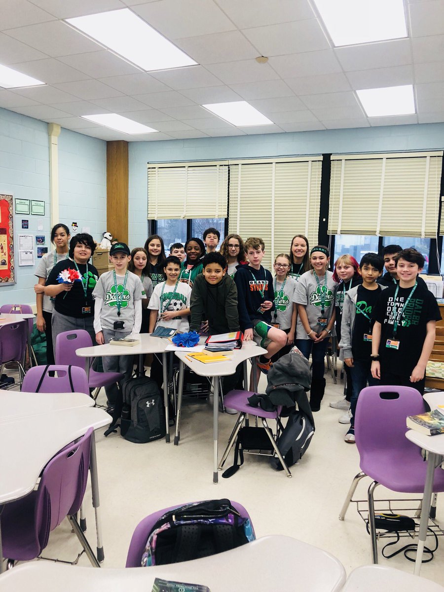 MissWhorlow's tweet photo. We are so proud to be Dalers!!! 💚💚💚 #DalerPrideDay #SpiritWeekDay4 @PrincipalPena https://t.co/e77pttv67a