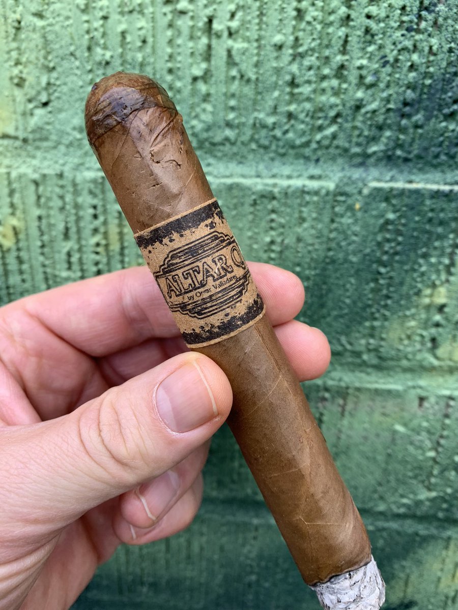 cigarlifeguy's tweet photo. Alter Q from @ovcigars Oscar good burn, attractive cigar but a little light for me💨💨💨

#cigar #cigars #botl #sotl #humidor #smoking #cigarlife #cigarlifestyle #cigarro #cigarians #pssita #cigarlover #cigarworld #cigarpic #cigarsocialclub #cigarlifeguy #cigarporn #nowsmoking https://t.co/EnndxYaVop