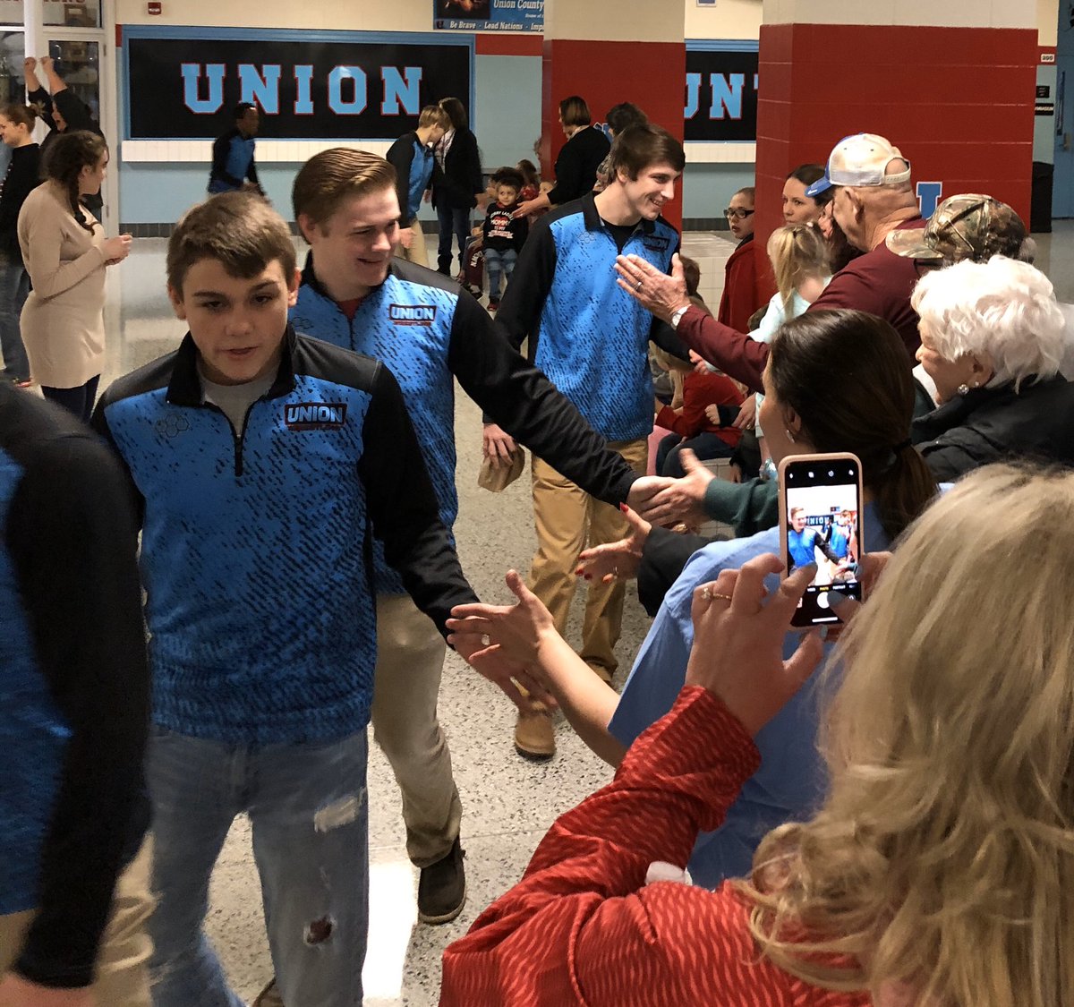 EvanJacksonUCPS's tweet photo. Enjoyed sending our Brave Wrestlers  off to State in style this morning!Looking forward to cheering them on in Lexington! Go BRAVES! @UCHSathletics @UchsPep https://t.co/unkL2e16f2