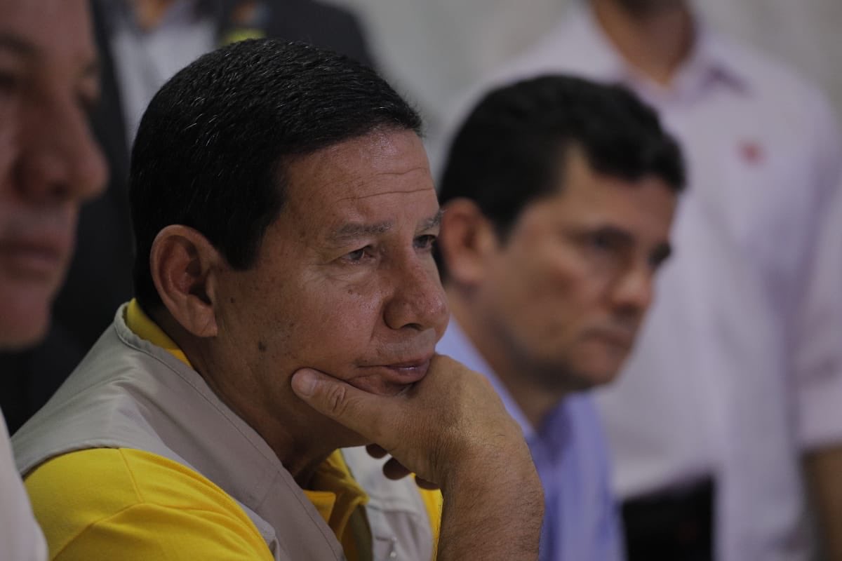 GeneralMourao's tweet image. Em  #Pacaraima/RR, acompanhado pelo ministro @SF_Moro, visitei a #OperaçãoAcolhida , o 3º Pelotão de Fronteira e o Marco BV-8 na fronteira com a Venezuela. Também conversei com autoridades da região sobre a melhoria da segurança e qualidade de vida da população local.