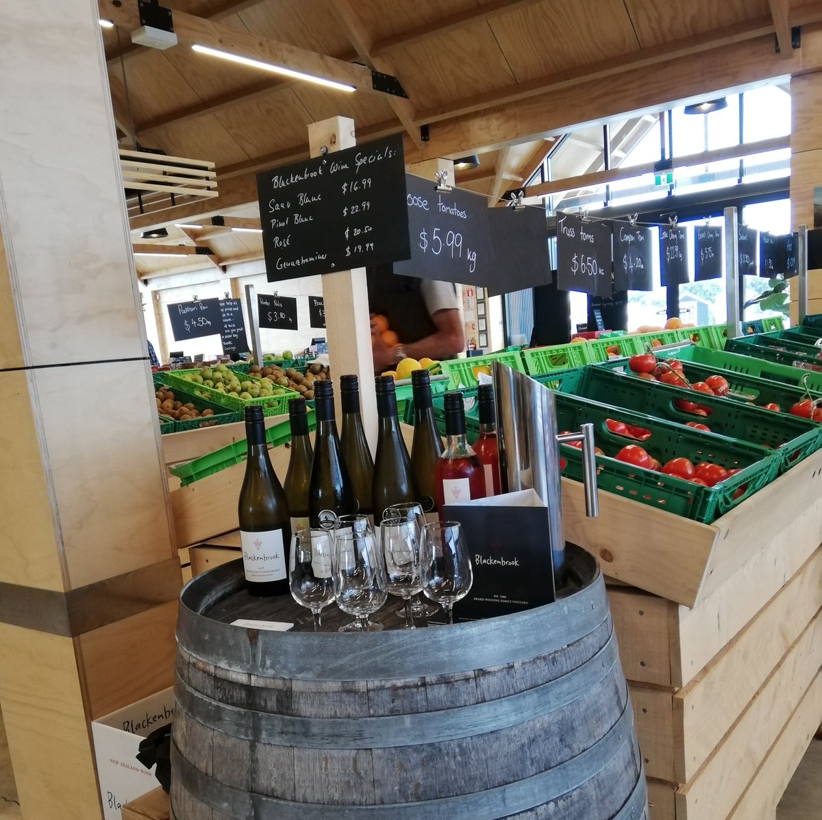 Blackenbrook's tweet photo. Don't miss our wine tasting at the fabulous Connings Food Market in Richmond this afternoon from 2pm. Chilled Sauvignon Blanc, Chardonnay and Pinot Blanc - the perfect start to the weekend!
#winetasting #connings #nelsonwine #nzwine #blackenbrook https://t.co/uRZ46KofON
