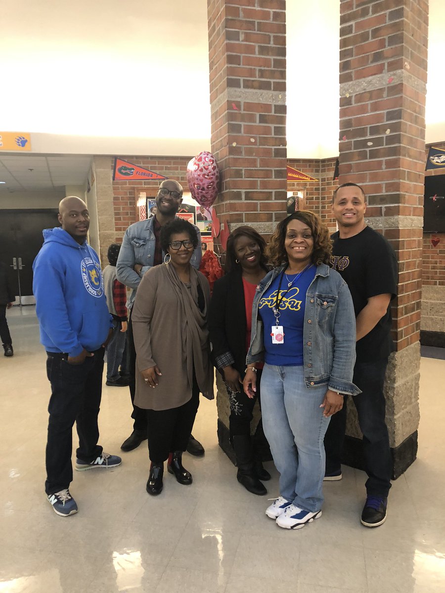 KendrickLLiles's tweet photo. Celebrating Student Success At The Creek! Big Shout Out To The PBIS Committee For Your Committment To Our Scholars!#ALLBEARCREEK! @BearCreekMS https://t.co/CuDQY8CpvG
