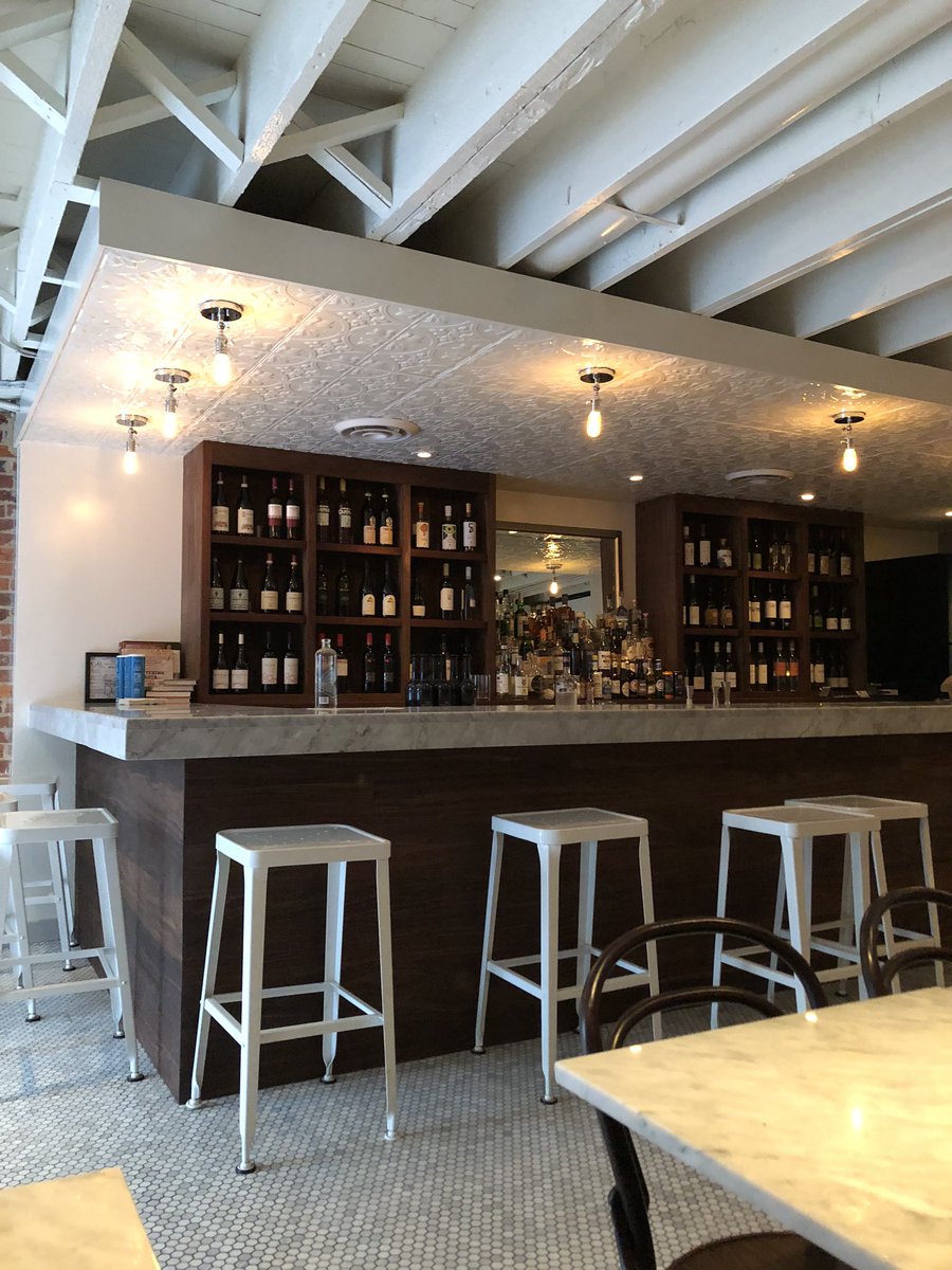 We’ve expanded! Come check out the new wine bar ✨Vinoteca✨ open now! 🍷 🇮🇹 

Fresh pasta, delicious wine and a cozy table is waiting for you 😉