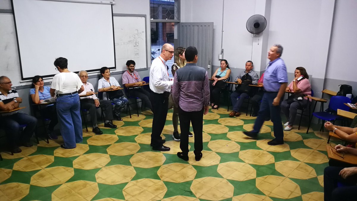 USBmed's tweet photo. #eventosUSB 🙋♂️🧡🙋♀️
Papás y mamás Bonaventurianos presentes en la formación de sus hijos y en el Seminario: Realidades y Desafíos de las Familias de nuestra @usbmed. 🥳🧡🥳🧡 https://t.co/XWD5DU40hT