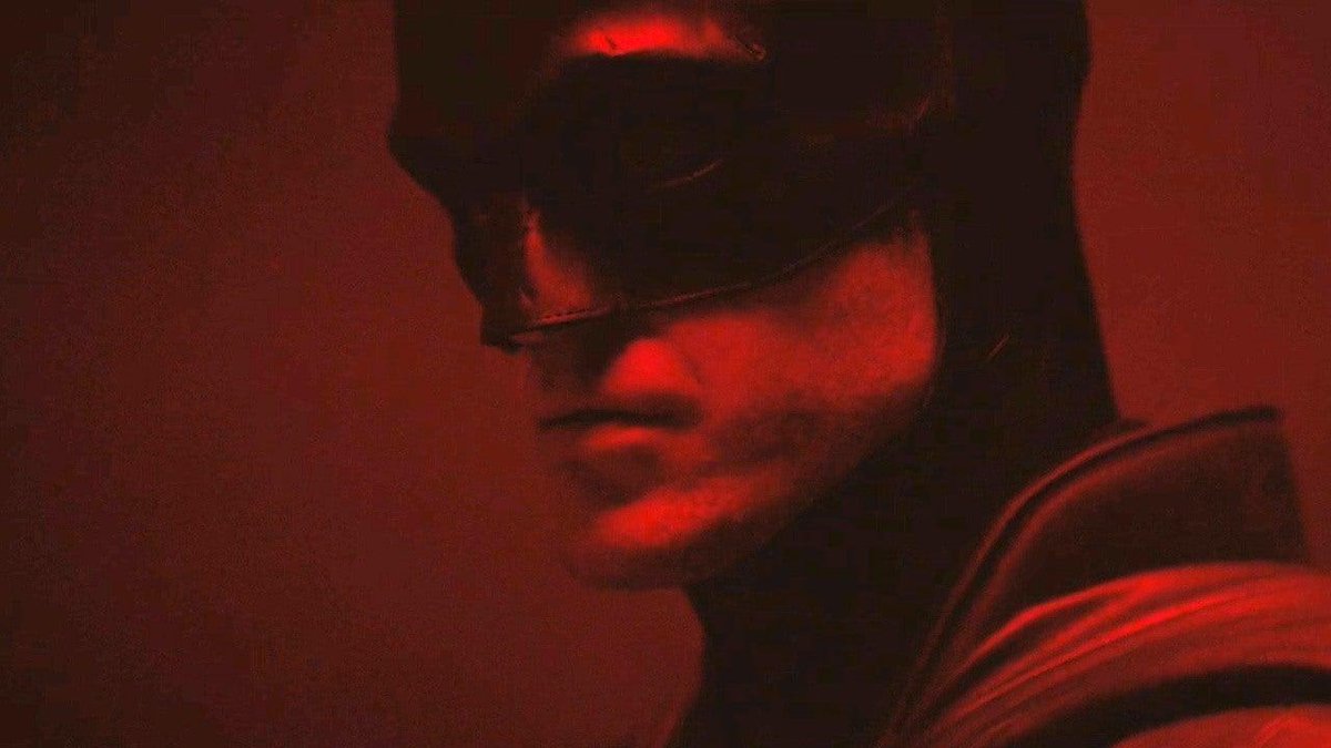 IGN's tweet photo. Batman director Matt Reeves has unveiled the first official footage of Robert Pattinson in the Batsuit 🦇 https://t.co/T5zFRjf6vN https://t.co/PjaZj40ixQ