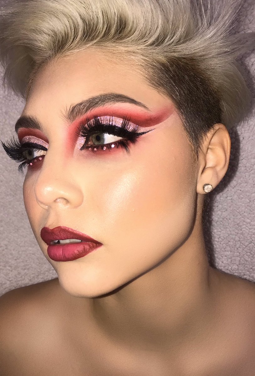 Cyoungmakeup's tweet image. Happy Valentine’s Day. Look done using all @MeltCosmetics shadows and @TooFaced glitter. Model @aly #makeup #makeupartist