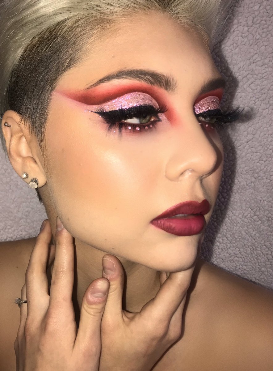 Cyoungmakeup's tweet image. Happy Valentine’s Day. Look done using all @MeltCosmetics shadows and @TooFaced glitter. Model @aly #makeup #makeupartist