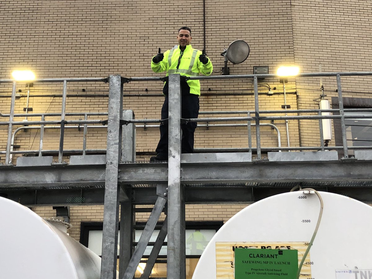 GriecoCindy's tweet photo. Checking out Winter Operations in LGA. Cold and rainy weather. Warm and friendly people! #IEPfriendly @SamLingle1 @julioUAruiz @BrianRendell #BeingUnited https://t.co/TV1D2zGRy0