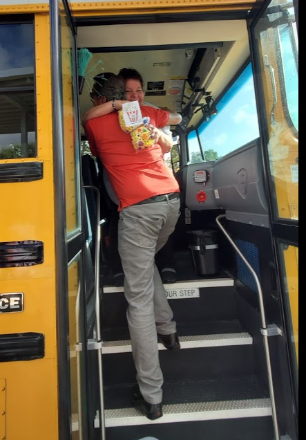 Mr. John had fun 'popping' by each bus to say THANK YOU to the amazing staff! @TSdpbc @WeLoveTheBus @C_FerlitaPBC @Dr_Corcoran #LoveTheBus