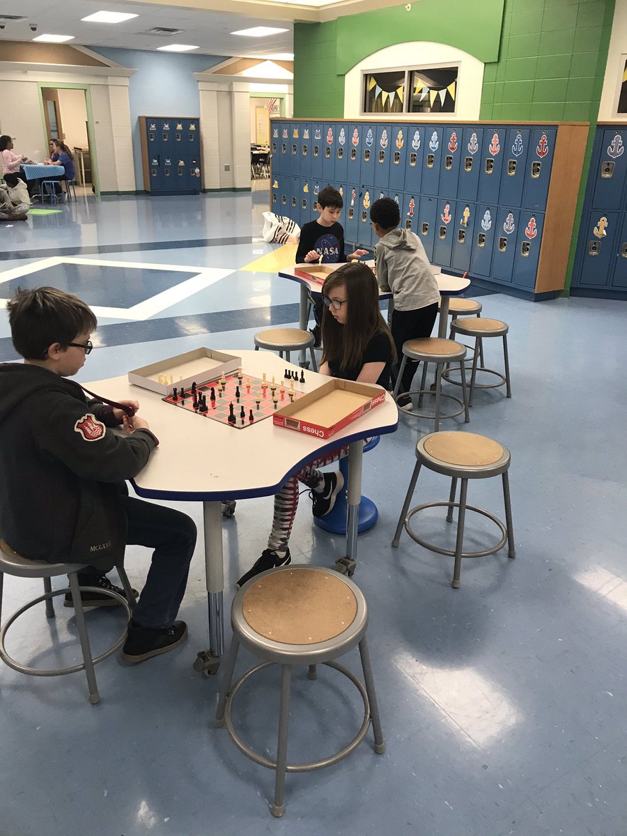 alissa_mahoney1's tweet image. We are continuing to build our Comet community by offering book clubs, crafting, drawing, and chess at recess!  #masonmoment #connectme