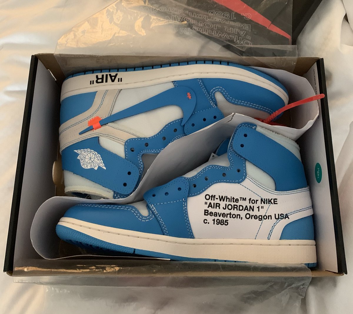 hitchariide's tweet photo. first pair of Jordan’s ever 😬😬😬😬

alexys went all out for christmas omg https://t.co/ZOOedpRQwn