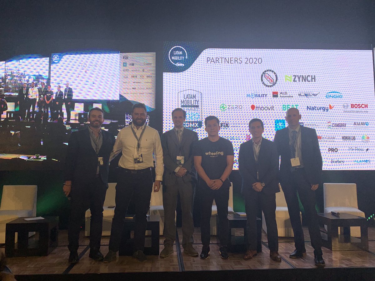 MaaS_Latam's tweet photo. @IvanAlejandroVF, Co-founder de @wheelingmob, participó en el panel “Opiniones sobre tecnologías de batería y soluciones de carga” del #LatamMobilitySummit. Comentó que en menos de 10 meses se generó en CDMX una base de 800 mil usuarios de #movilidad de última milla 🛴🚲🔋 https://t.co/z1uHTP6Vgp