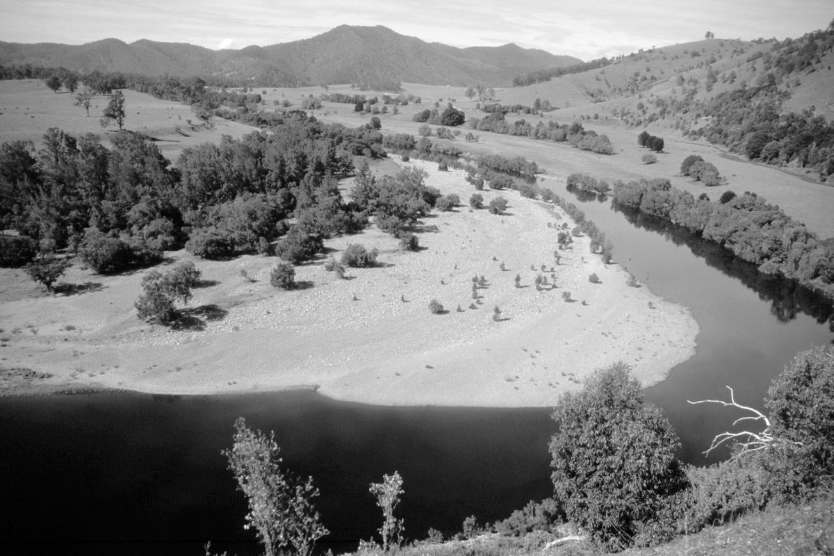 Kirstie_F's tweet photo. Learn about why it's important to respect #geomorphic river diversity in management. Our article in the @AustRiverRestor Centre newsletter- https://t.co/3kpoejSDxU #RiverStyles @MQEarthEnv @MQSciEng @PhysicalGeogIN @intlrivers @EGU_GM @NSWDPIE_Water @RESTORErivers @IAGAIG @theAGU https://t.co/Vx2pOMWXuX