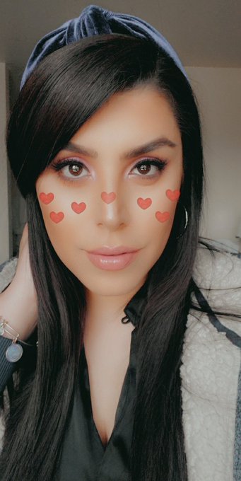 Happy Valentine's Day! 😘 https://t.co/wJnfjACzas