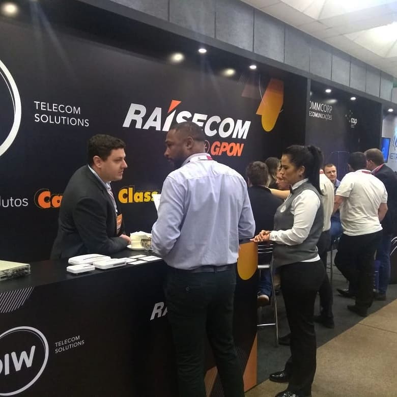 raisecombr's tweet photo. O primeiro dia de #Apronet foi um sucesso! Confira nas fotos como ficou o nosso estande: LOTADO! Obrigado a todos que estiveram com a gente, conhecendo mais sobre os nossos equipamentos e tecnologias, ao lado dos nossos parceiros @oiwtelecom. E amanhã tem mais! https://t.co/YOfPZEbo2N