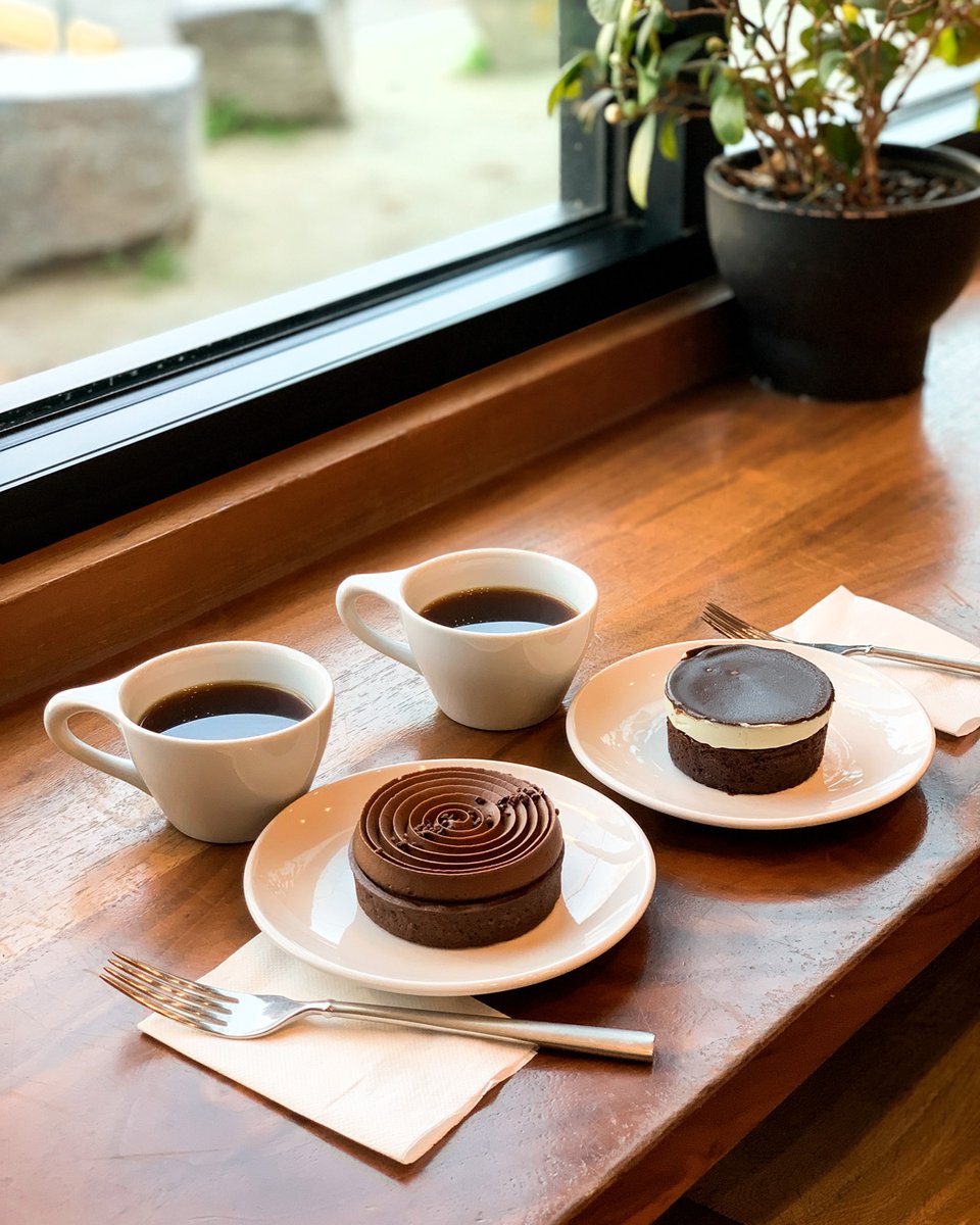 templecoffee's tweet image. Date night tomorrow? We have the sweets for you and your sweet! Our K Street cafe has a full line-up of desserts, plus our Coffee &amp;amp; Dessert Pairing menu. 😋 

#templecoffee