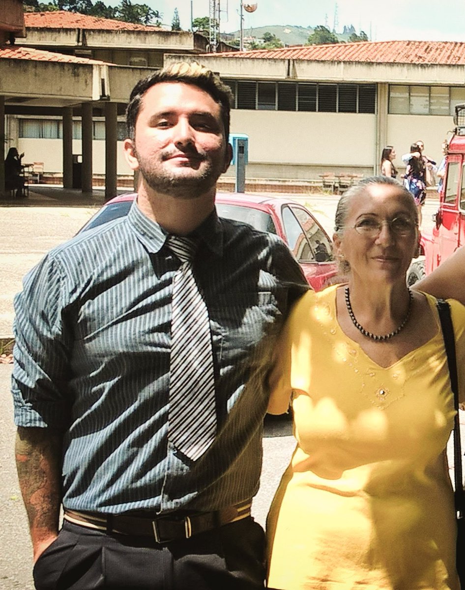 #URGENTE 🚨 || ¡Hola amigos! Intentaré ir al grano.

Mi madrina, Morella, superó la primera fase de su batalla contra el cáncer de mama, y ahora, necesita de nuestra ayuda para terminar de vencer a esta enfermedad que tiene loca a muchas personas en Venezuela.