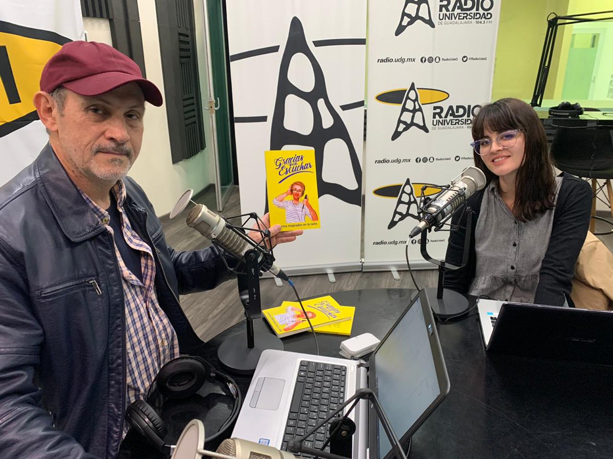RadioUdeG's tweet photo. 📻🥳#DiaMundialDeLaRadio|| Disfruta ahora de #RadarFIM en @radiocubista con el máster @BlancdeBlancs y Andrea Ríos de @FIMProGDL.
Escúchanos a través del 104.3 de FM o https://t.co/17daAlQKJD https://t.co/EUishylqu6