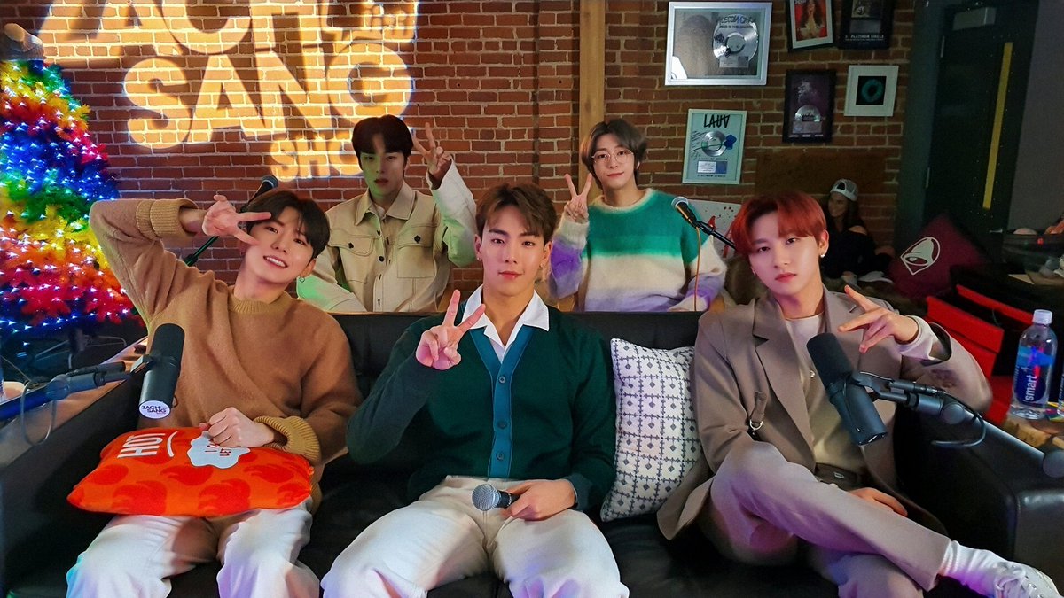 OfficialMONSTAX's tweet image. 2020.02.12 WED 
"ALL ABOUT LUV"
#MONSTAX in USA 🇺🇸

ZACH SANG SHOW @ZachSangShow 

#ALLABOUTLUV 
#MONSTA_X #몬스타엑스