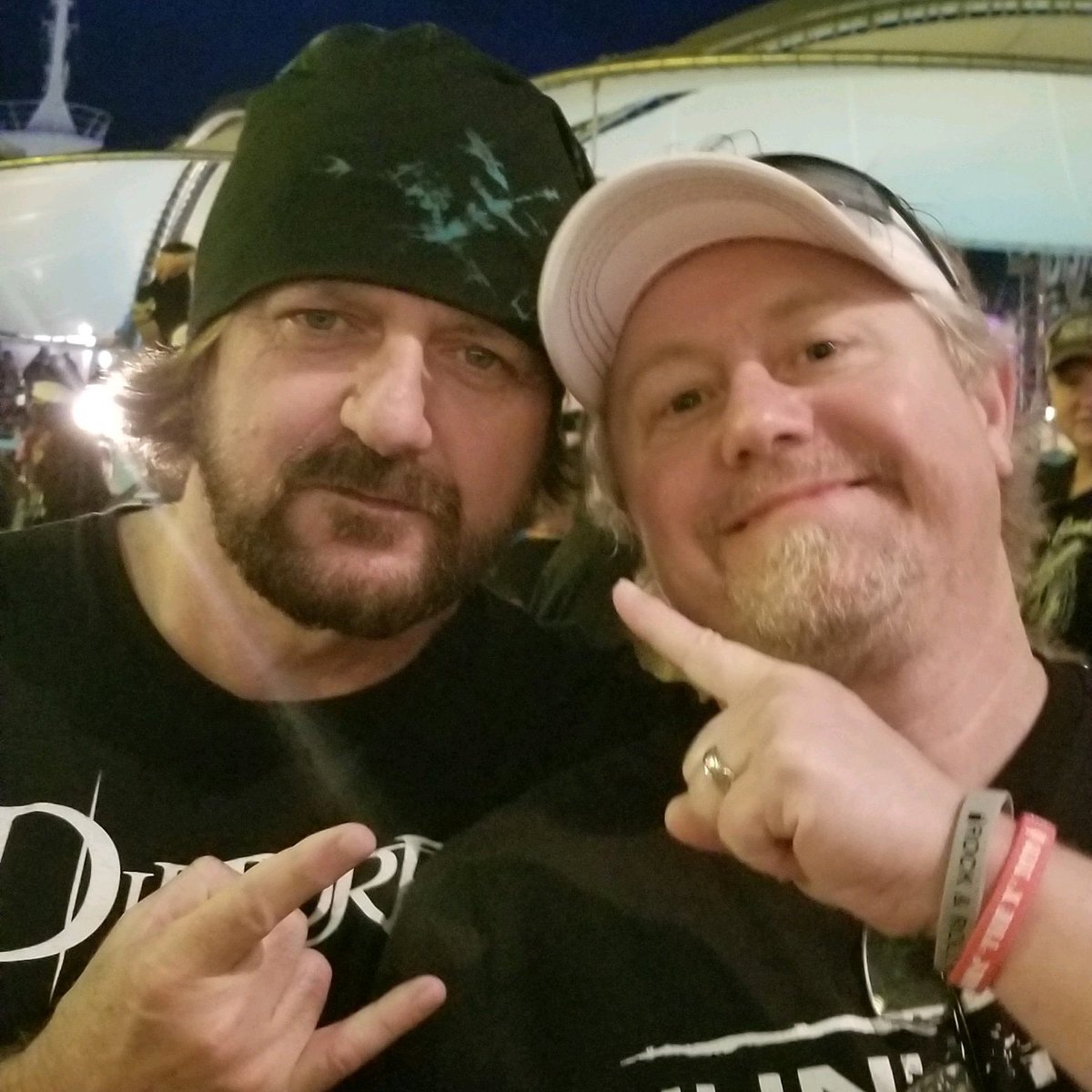 Got to meet @deemillerocks at <a href="/MonstersCruise/">monstersofrockcruise</a> .. such a great time!! #rockon!!!