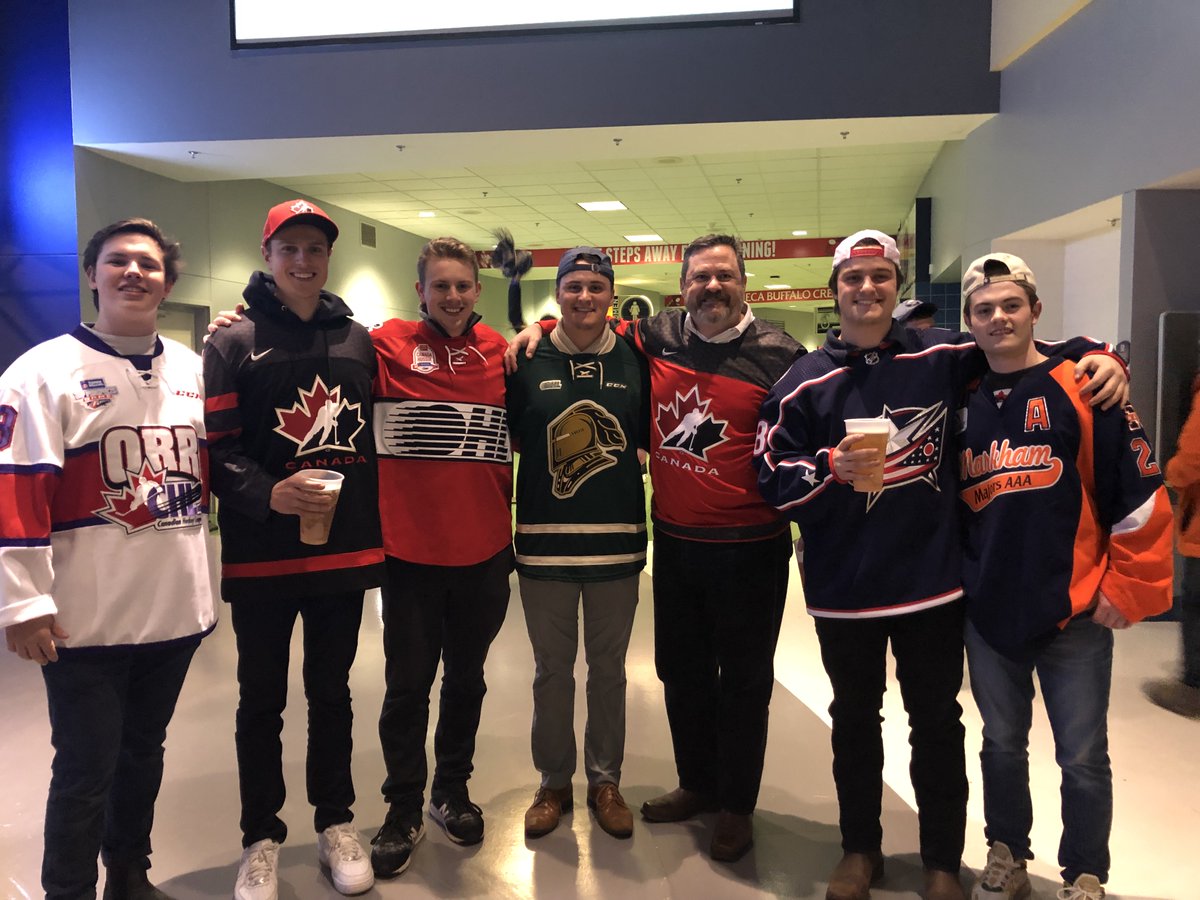 BlueJacketsNHL's tweet photo. Support from the squad 🙌

#CBJ | @foudshow https://t.co/yTVJ21QezN