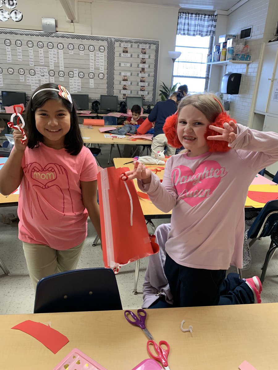 2ndGraderStars's tweet photo. Lots of fun STEM this morning! I especially loved their designs of Cupid’s quiver with arrows! #DunbarTigerPride #LufkinLearns https://t.co/EE2uIFJsuy
