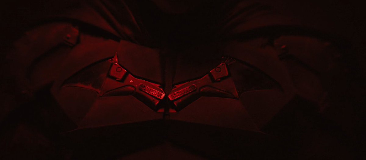 BatmanSource's tweet image. This Batsuit looks super sleek and high tech. I dig it.