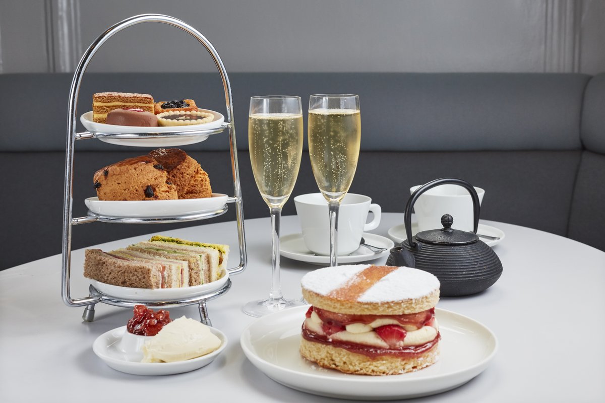 Not forgetting our #Galentines this weekend, treat your girlfriends and guyfriends to #afternoontea at one of our beautiful restaurants 🍰 peytonandbyrne.co.uk/afternoon-tea