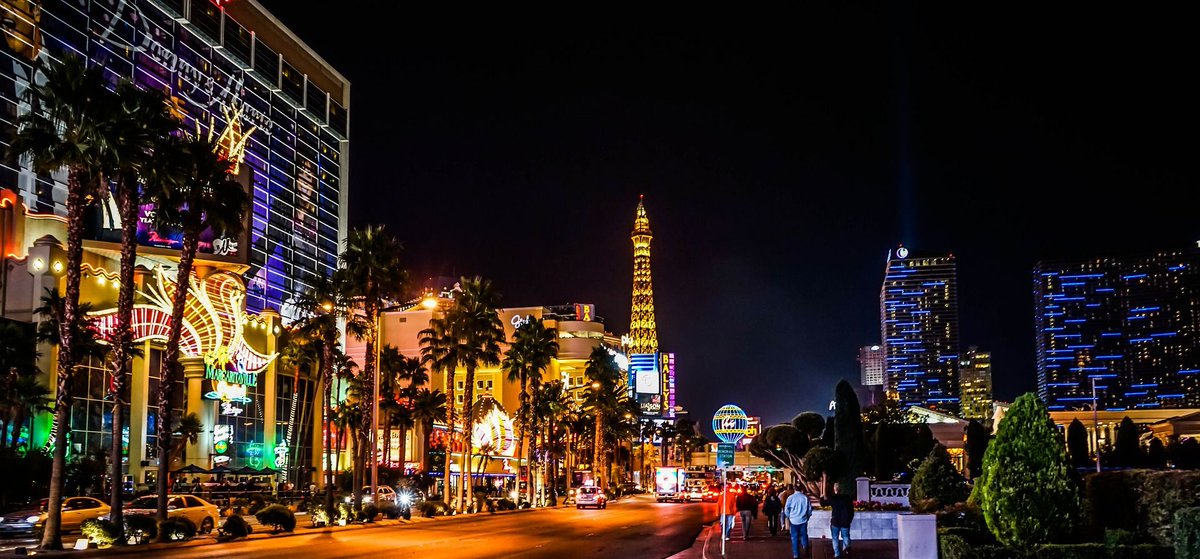 Night life, live entertainment, and thousands of unique attractions makes Las Vegas one of the most popular vacation destinations in the world: buff.ly/2wu6aiS