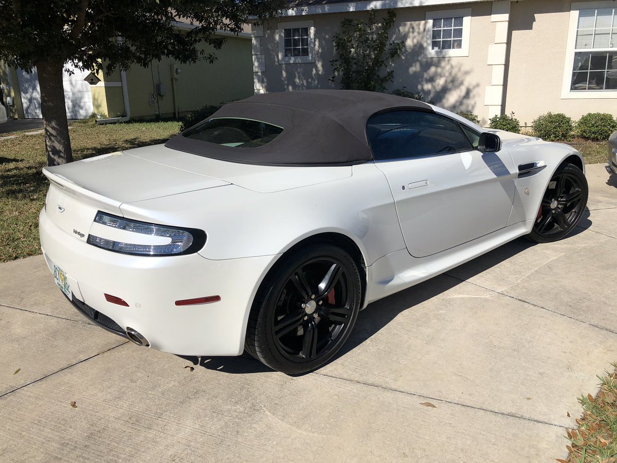 ModernExotics's tweet photo. Such a sexy car. @astonmartin I love my Aston! #Exotic #Supercar https://t.co/Pe6zJZaH8b