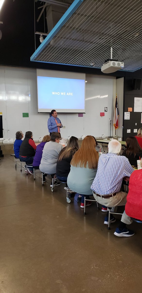 EKD_Elementary's tweet photo. Our superintendent Dr. Muri getting connected with our EKD staff. #ekdlearning https://t.co/mNXZUahVSo