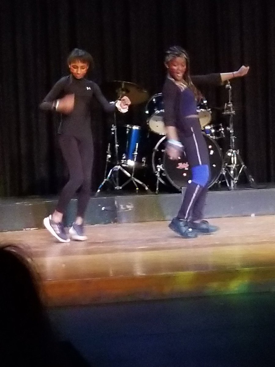 evans_vevans's tweet image. Variety show at Boynton.  Wow! #ICSDEquity #IthacaNYSchools @BoyntonMSIthaca @LWrightICSD