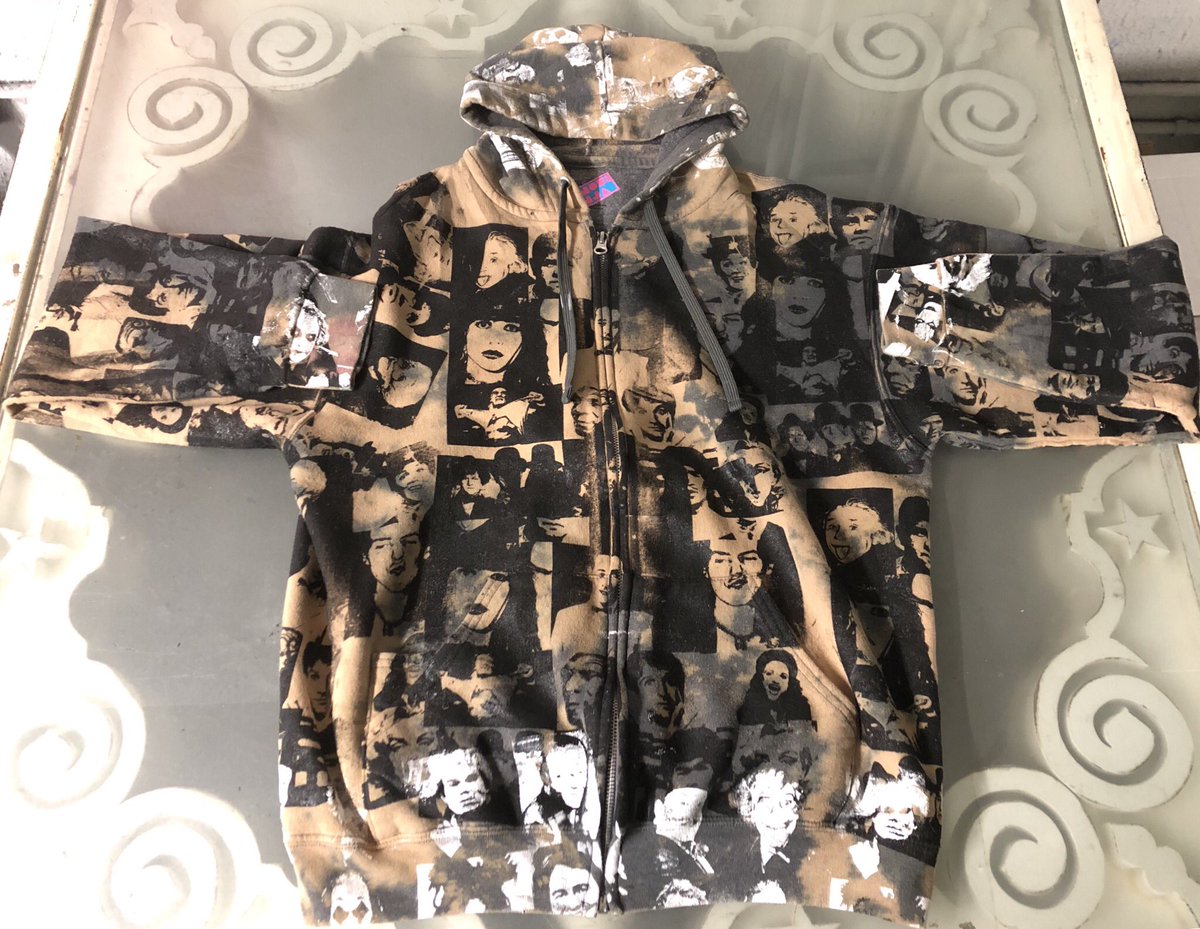 XShinobiNinjaX's tweet photo. Pop Faces Zipper Up Hoodie 1 of a kind Size Medium Vintage Distressed https://t.co/wnIo4ywLXt #shinobininjaclothing #davidbowie #lindaperry #baberuth #basquit #warhol #peeweeherman #hulkhogan #thecrow #thejoker #kingdiamond  #ralphkramden #archiebunker #jacktripper https://t.co/89kI4zZnKL